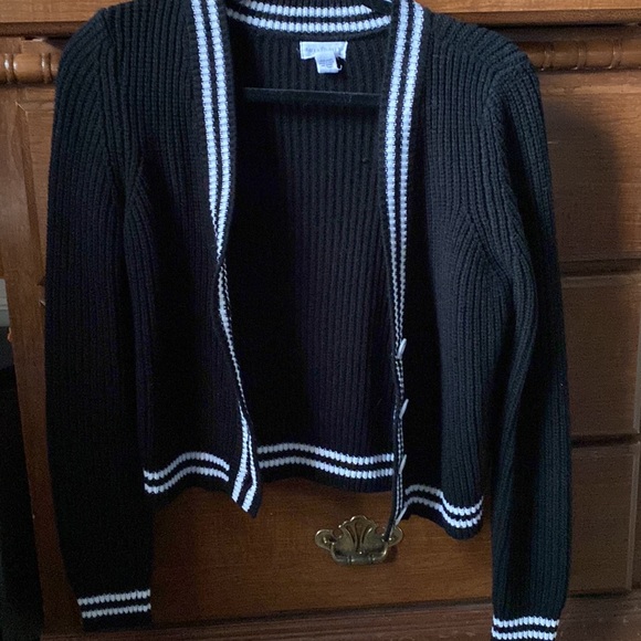 perfect condition- never worn, FULL TILT %100 acrylic button up knitted sweater - Picture 4 of 4